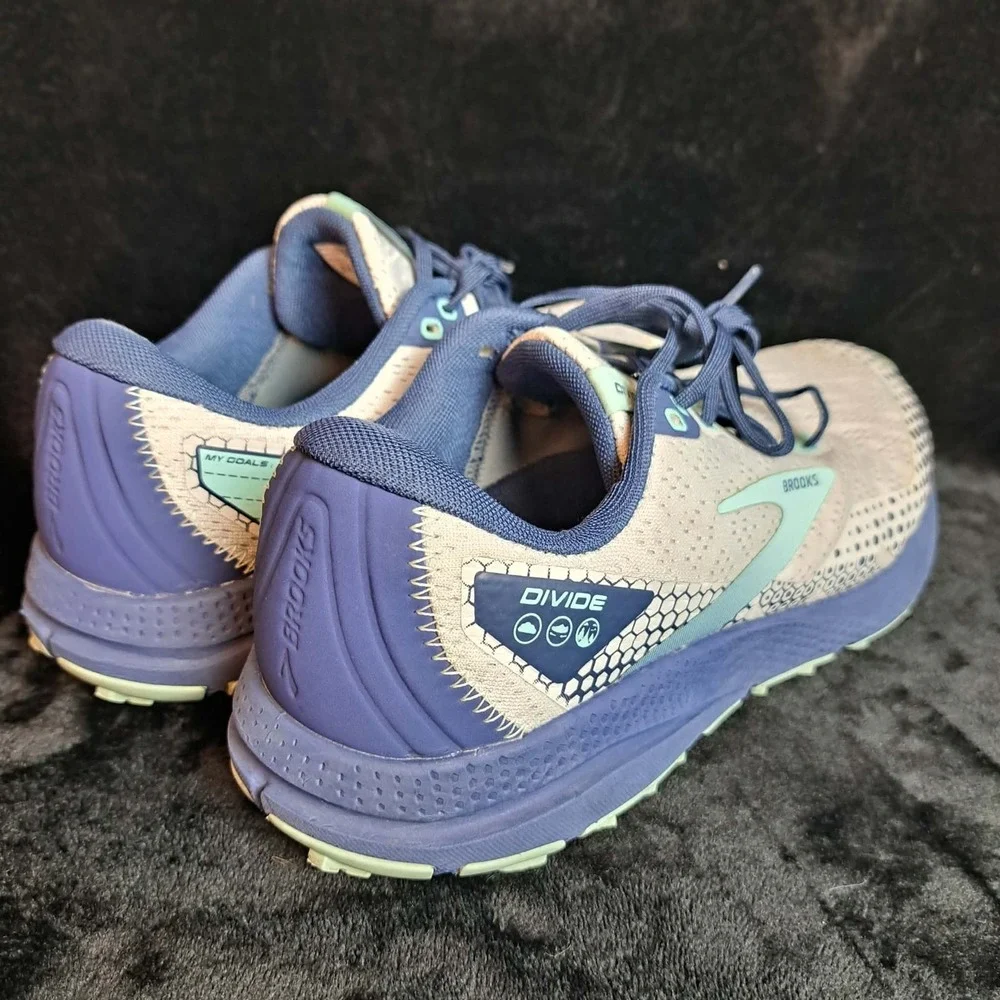 Brooks Divide 3‎ Blue white 1203681B006 Training Sneaker Shoes Women's 9.5 B